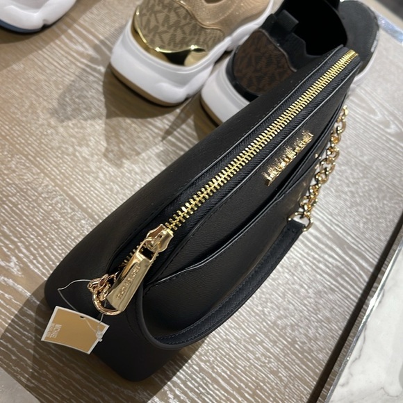 MICHAEL KORS
Jet Set Travel Medium Dome Crossbody Bag XCROSS XBODY
Black
NWT - Picture 12 of 16